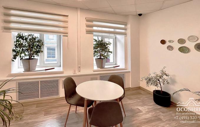 на Бакунинской улице, 10-12, площадь 650 м