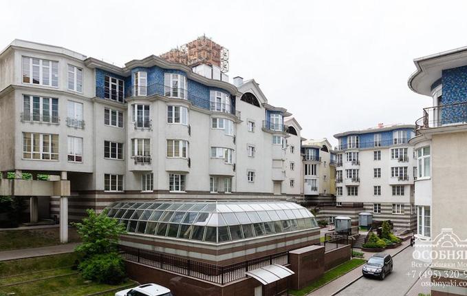 на Андреевской набережной, 1с8, площадь 877 м