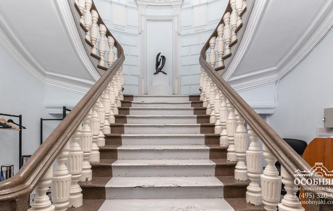 на площади Журавлева, 6, площадь 868 м