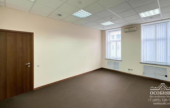 на Пятницкой улице, 54, площадь 966 м