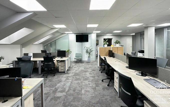 на Пятницкой улице, 54, площадь 966 м