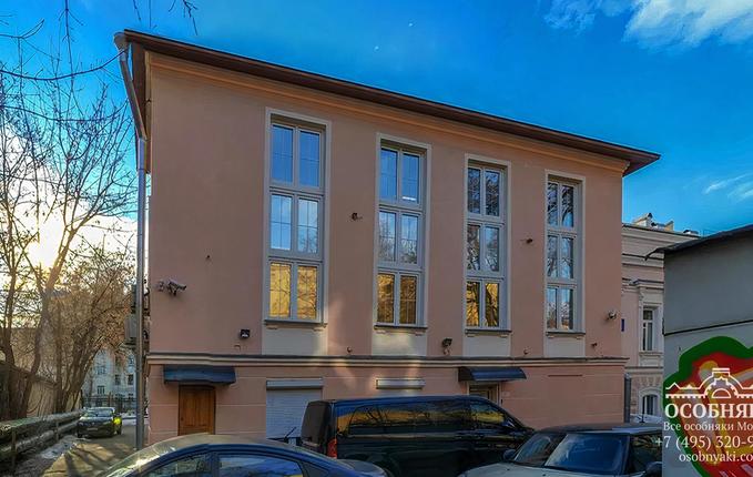 в Климентовском переулке, 1, площадь 586 м