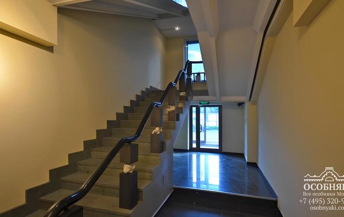 на Лужнецкой набережной, 10Б, площадь 869 м