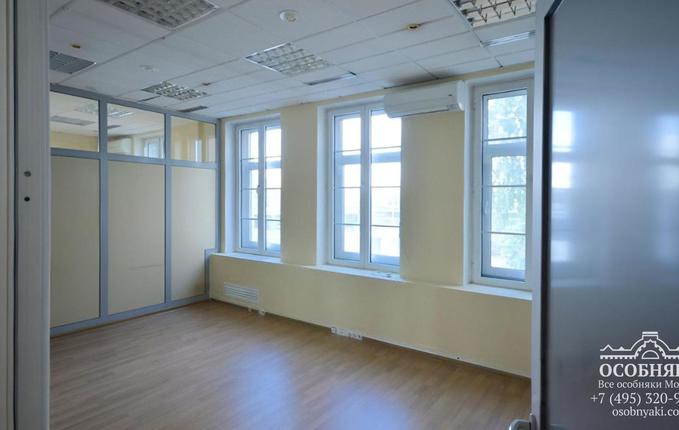 на Лужнецкой набережной, 10Б, площадь 869 м