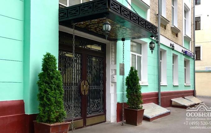 на Пятницкой улице, 49А, площадь 2051 м