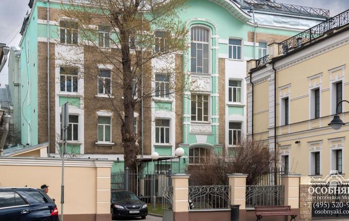 на Пятницкой улице, 49А, площадь 2051 м