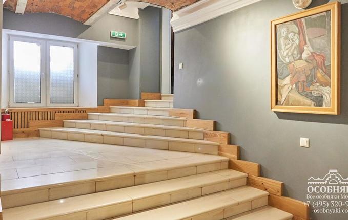 в Большом Харитоньевском переулке, 10/1, площадь 1818 м