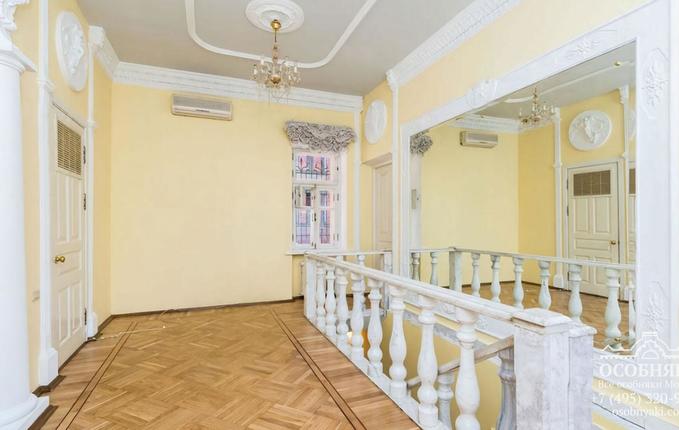 в Коробейниковом переулке, 22с2, площадь 245 м