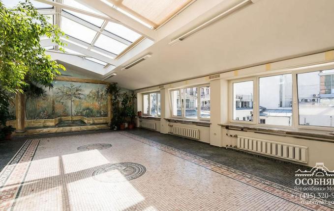 в Коробейниковом переулке, 22с2, площадь 245 м