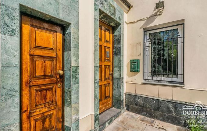 в Коробейниковом переулке, 22с2, площадь 245 м