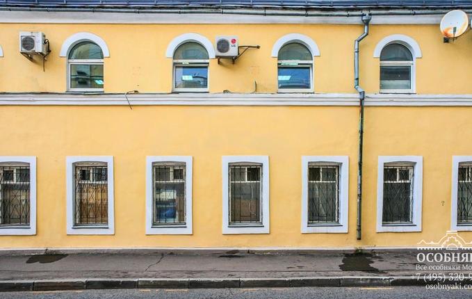 в Малом Татарском переулке, 4, площадь 827 м