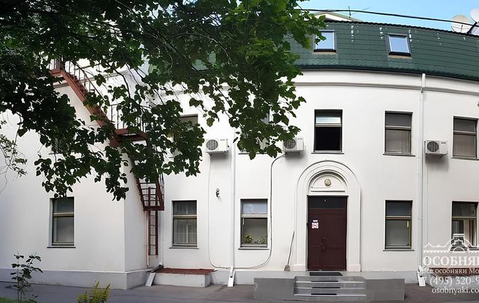 в проезде Черского, 13, площадь 1068 м