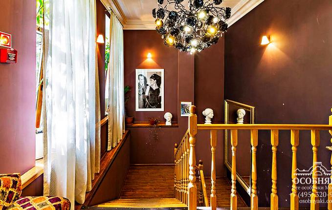 в Старопименовском переулке, 11, площадь 400 м