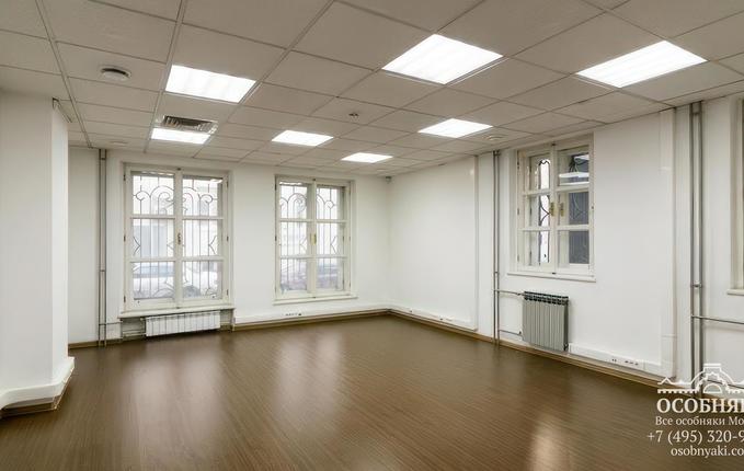 в Большом Сухаревском переулке, 5, площадь 900 м