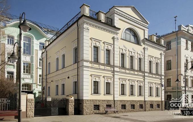 на Пятницкой улице, 49, площадь 900 м