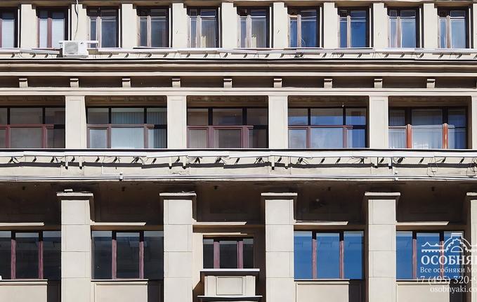 в Уланском переулке, 22, площадь 2160 м