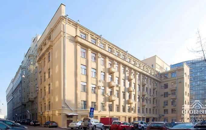 в Уланском переулке, 22, площадь 2160 м