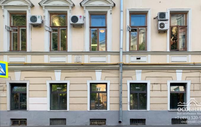 в Малом Кисловском переулке, 9, площадь 1452 м