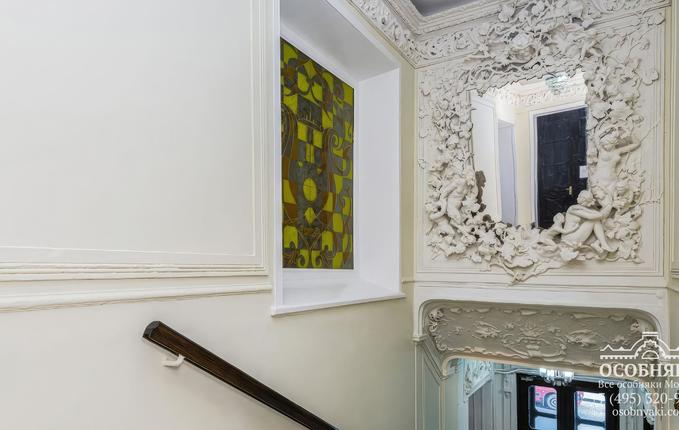 в Малом Кисловском переулке, 9, площадь 1452 м