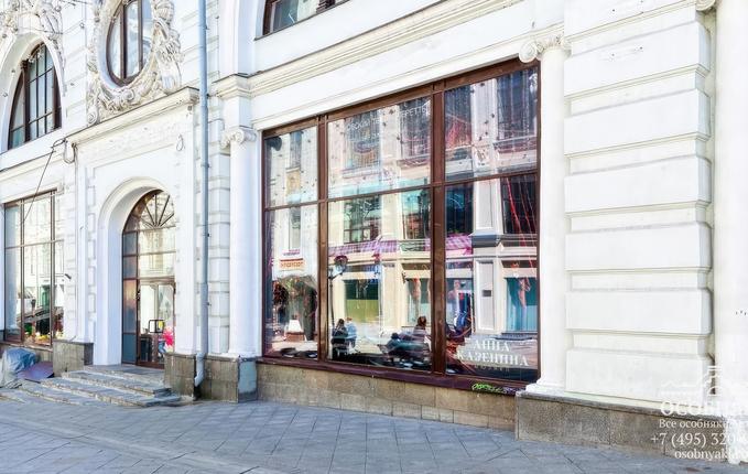 на улице Кузнецкий мост, 4, площадь 1703 м