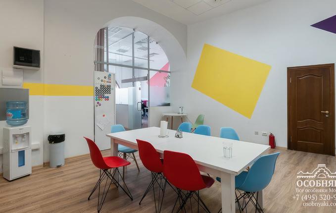 на улице Кузнецкий мост, 4, площадь 1703 м