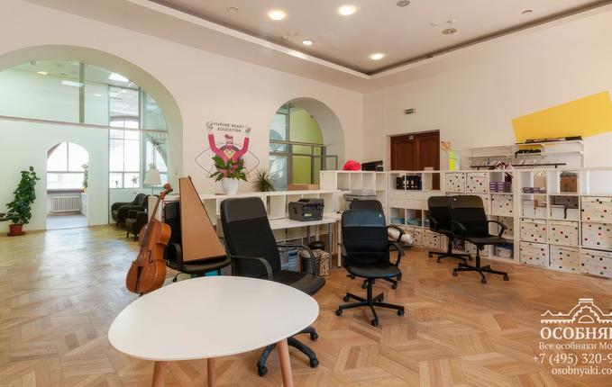 на улице Кузнецкий мост, 4, площадь 1703 м