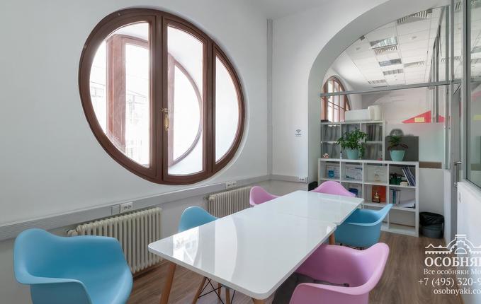 на улице Кузнецкий мост, 4, площадь 1703 м