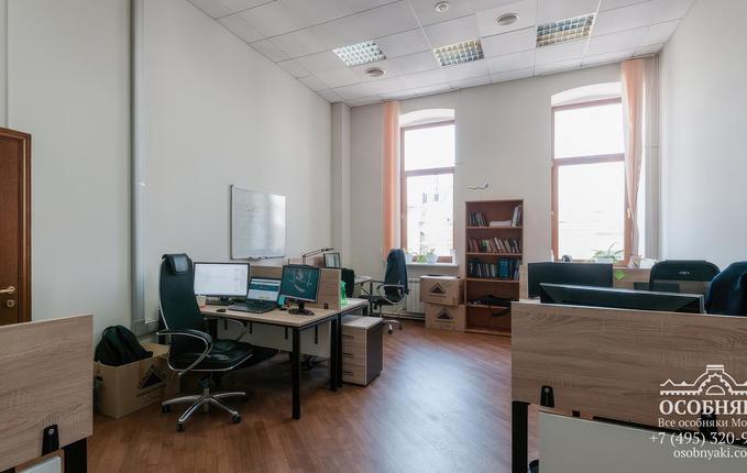 на улице Кузнецкий мост, 4, площадь 1703 м