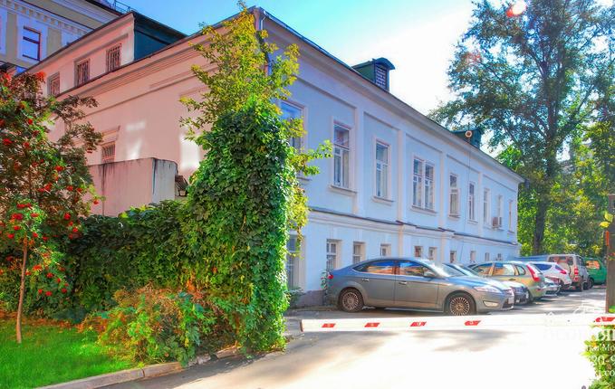 в Большом Сухаревском переулке, 17с2, площадь 825 м