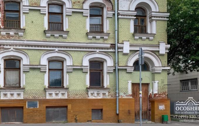 в Большом Предтеченском переулке, 10, площадь 777 м