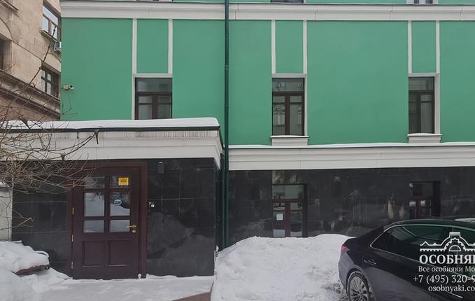 в Кривоарбатском переулке, 13, площадь 514 м