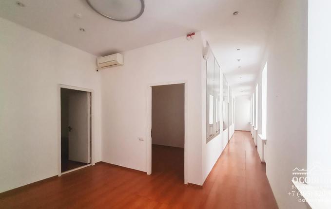 в Кривоарбатском переулке, 13, площадь 514 м