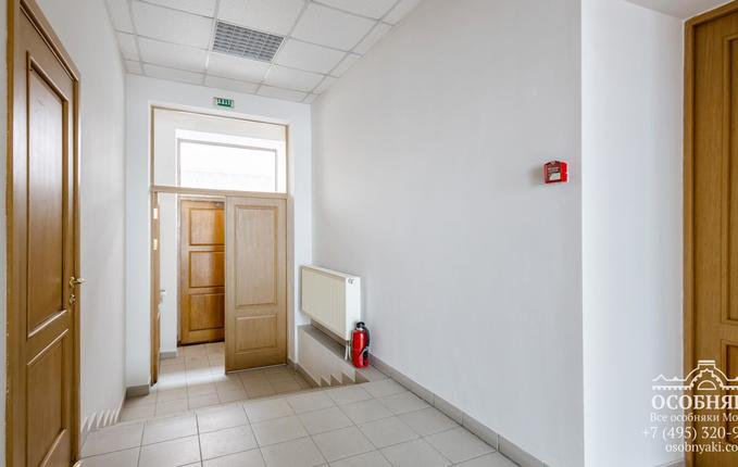 в Скатертном переулке, 14, площадь 1368 м