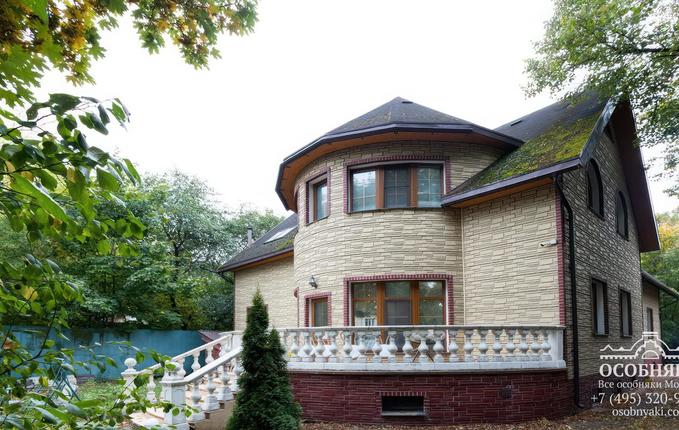 на улице Сурикова, 12, площадь 560 м