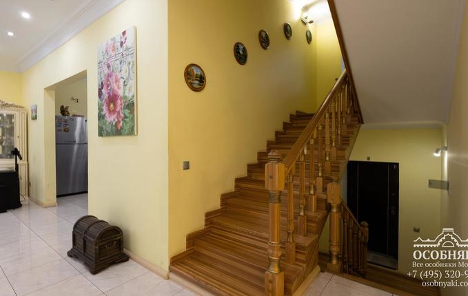 на улице Сурикова, 12, площадь 560 м