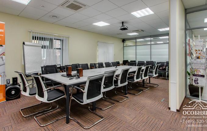 на Валовой улице, 21, площадь 1615 м