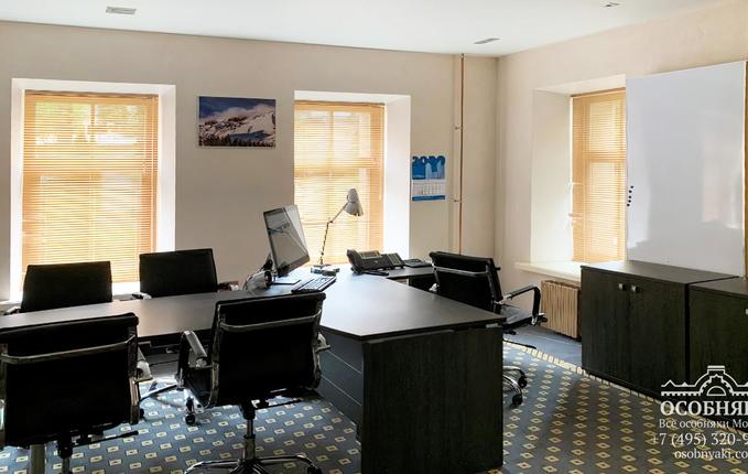 в Лиховом переулке, 4, площадь 502 м