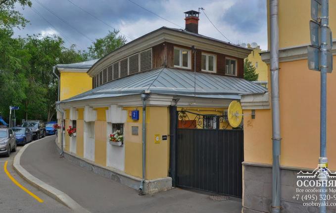 в Большом Знаменском переулке, 2, площадь 286 м