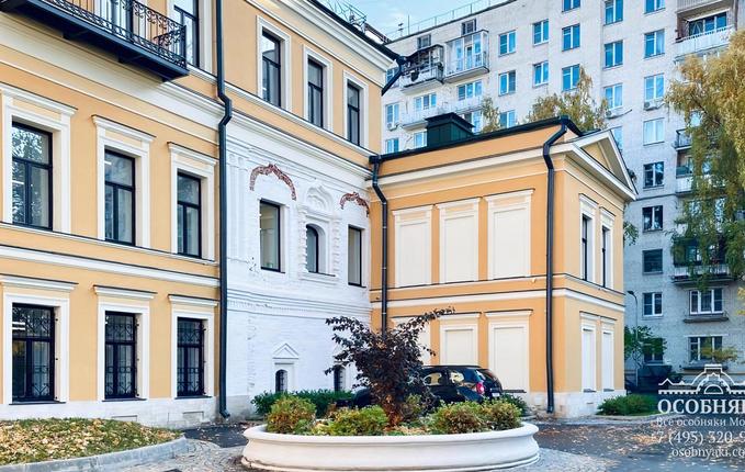 в Хохловском переулке, 10, площадь 1713 м