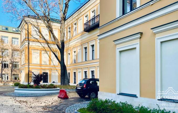 в Хохловском переулке, 10, площадь 1713 м