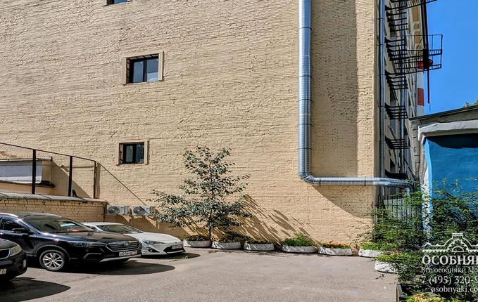 в Малом Каретном переулке, 11, площадь 3800 м