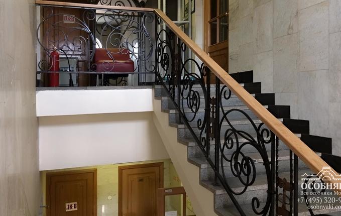 в Расторгуевском переулке, 4, площадь 1648 м