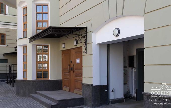 в Большом Демидовском переулке, 12, площадь 6270 м