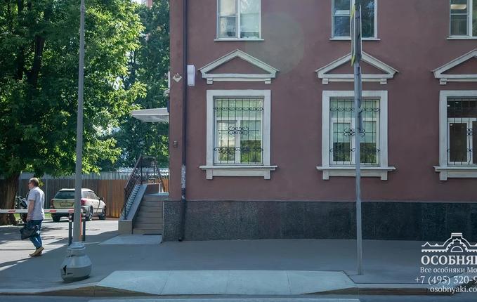 на Верхней Красносельской, 20, площадь 867 м