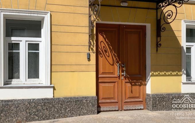 в Вознесенском переулке, 11, площадь 980 м