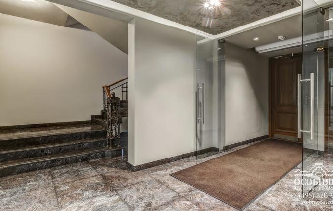 в Вознесенском переулке, 11, площадь 980 м