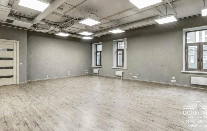 в Вознесенском переулке, 11, площадь 980 м