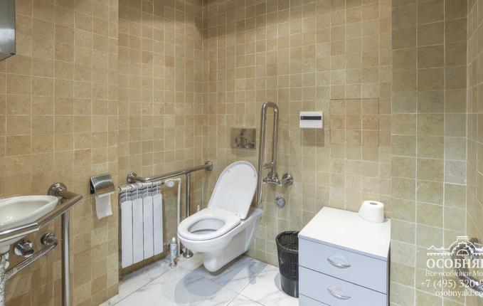 в Вознесенском переулке, 11, площадь 980 м