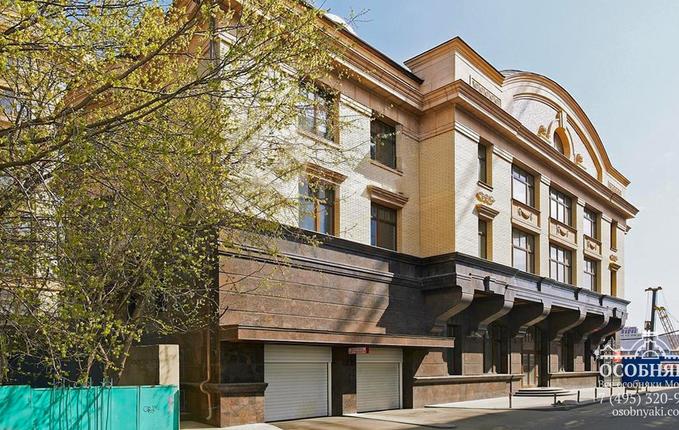 в Турчаниновом переулке, 2А, площадь 2558 м