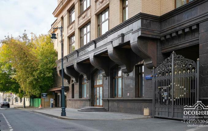 в Турчаниновом переулке, 2А, площадь 2558 м